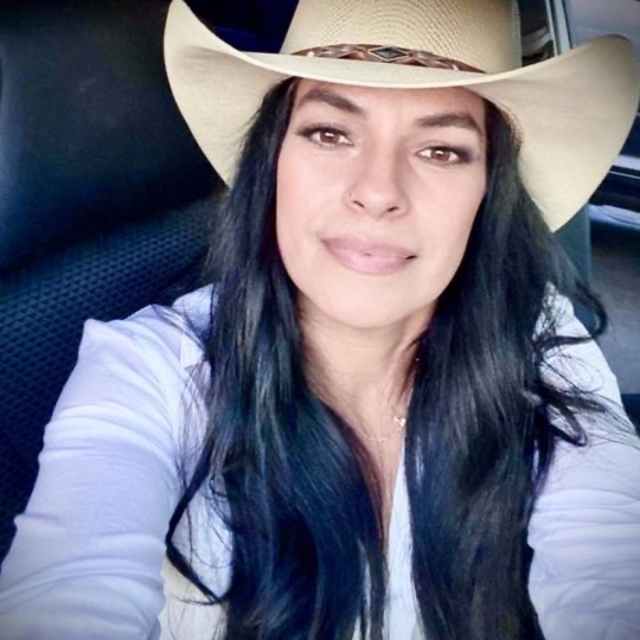 Meet your Posher, Mari - Picture 1 of 1